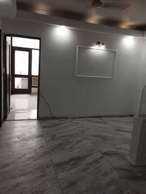 Room in 3 BHK Builder Floor at Navjeevan Vihar – for Rent