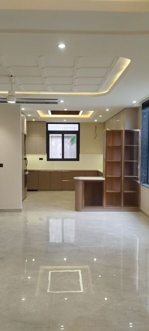 Room in 4 BHK Builder Floor at Sector 85 – for Rent
