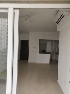 3.5 BHK + Servant Room Apartment For Rent in Microtek Greenburg