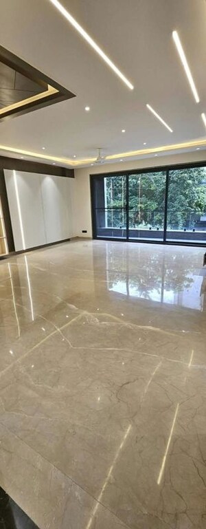 Balcony in 3 BHK Builder Floor at DLF Mulberry Avenue, Sector 28 – for Rent