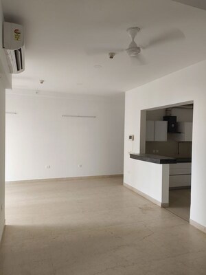 Room in 3.5 BHK Apartment at Microtek Greenburg, Sector 86 – for Rent