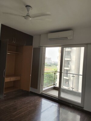3.5 BHK Apartment For Rent in Microtek Greenburg, Sector 86