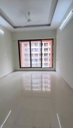 Room in 2.5 BHK Apartment at Siddharth Nagar CHS Goregaon, Goregaon West – for Rent