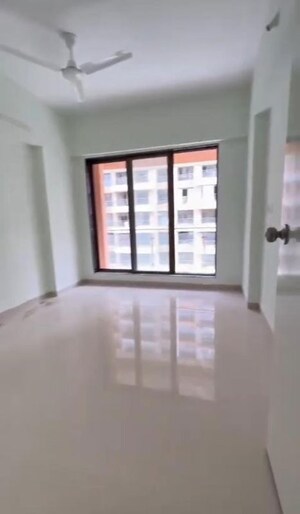 Room in 2.5 BHK Apartment at Siddharth Nagar CHS Goregaon, Goregaon West – for Rent