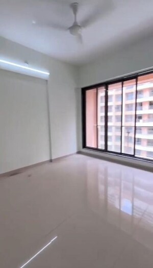 Room in 2.5 BHK Apartment at Siddharth Nagar CHS Goregaon, Goregaon West – for Rent