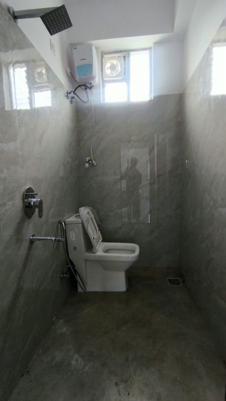 Bathroom, sri-sai-nilayam-nanakramguda 3 Bedroom 1400 Sq.Ft. Apartment In Nanakramguda Hyderabad 10644884