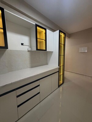 Room in 2 BHK Apartment at Pyramid Midtown, Sector 59 – for Rent
