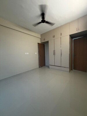 Room in 2 BHK Apartment at Pyramid Midtown, Sector 59 – for Rent