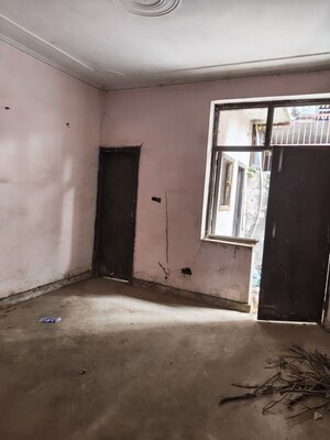 Room in 4 BHK Independent House at Sigma Iii Greater Noida – for Sale