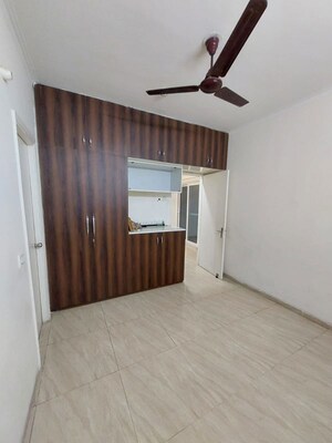Room in 3.5 BHK Apartment at Gaur City 2 - 11th Avenue, Sector 16c Greater Noida – for Sale