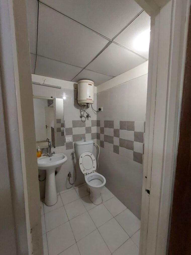 Bathroom, gaur-city-2-11th-avenue 3.5 Bedroom 1550 Sq.Ft. Apartment In Sector 16c Greater Noida Greater Noida 10644926
