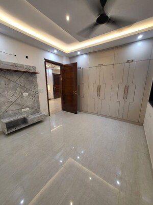Kitchen in 3 BHK Builder Floor at Suncity Essel Tower, Sector 28 – for Rent