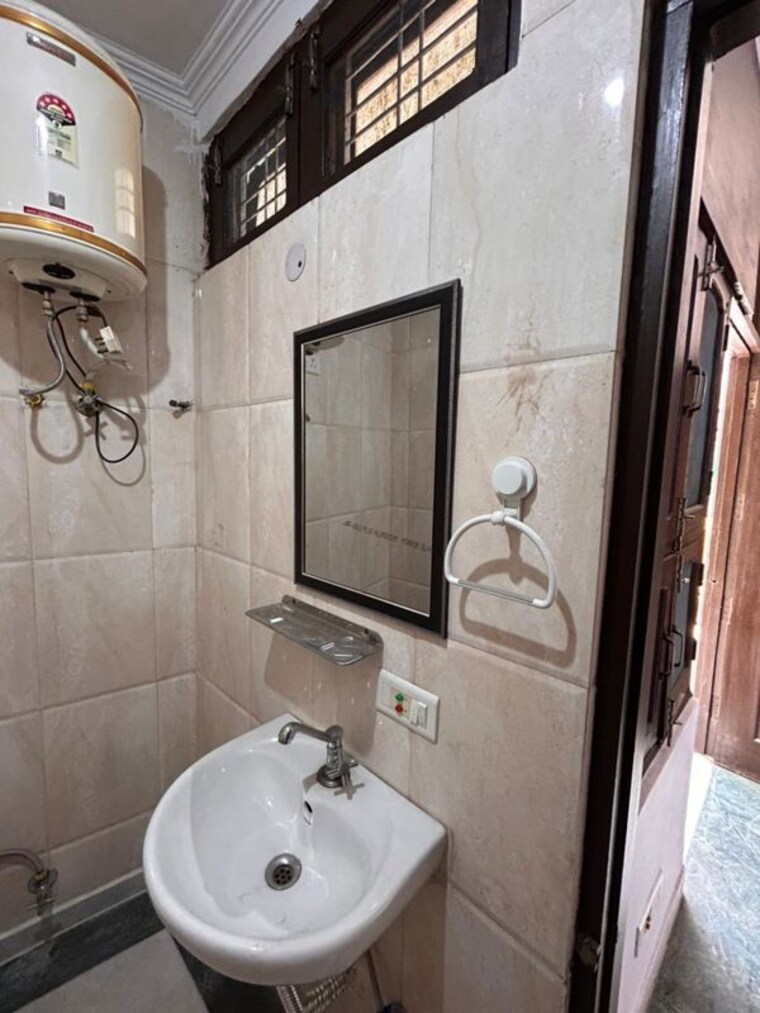 Bathroom, neb sarai 2 Bedroom 850 Sq.Ft. Builder Floor In Neb Sarai Delhi 10645005