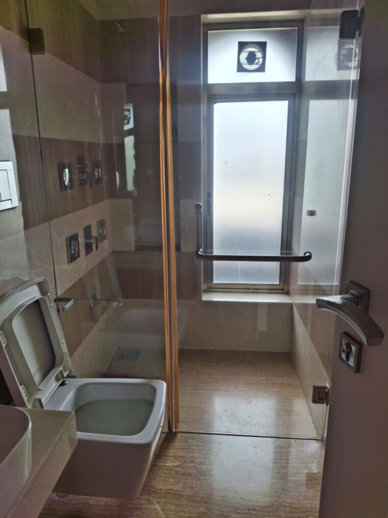 Bathroom, worli sea face 3 Bedroom 1600 Sq.Ft. Apartment In Worli Sea Face Mumbai 10645007