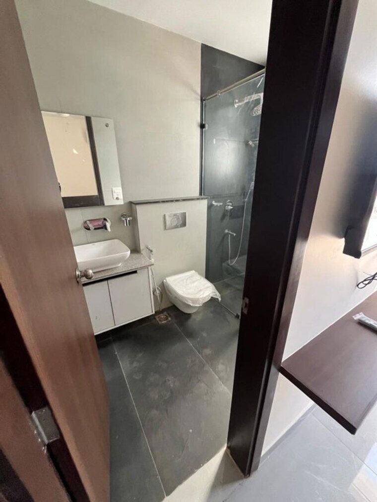 Bathroom, dlf city phase 3 2 Bedroom 775 Sq.Ft. Builder Floor In Dlf City Phase 3 Gurgaon 10645019