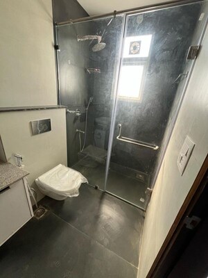 Bathroom in 2 BHK Builder Floor at Dlf City Phase 3 – for Rent