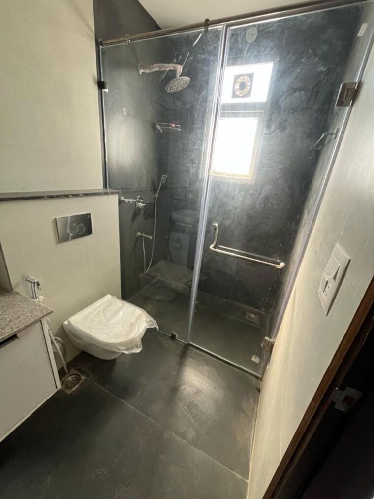 Bathroom, dlf city phase 3 2 Bedroom 775 Sq.Ft. Builder Floor In Dlf City Phase 3 Gurgaon 10645019