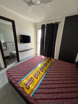Bedroom in 2 BHK Builder Floor at Dlf City Phase 3 – for Rent