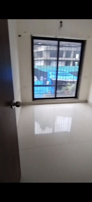 Room in 2 BHK Apartment at Parinee Essence, Kandivali West – for Rent