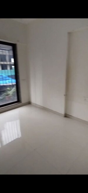 Room in 2 BHK Apartment at Parinee Essence, Kandivali West – for Rent