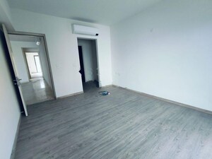 Room in 5 BHK Apartment at Birla Navya, Sector 63a – for Rent