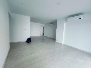 Room in 5 BHK Apartment at Birla Navya, Sector 63a – for Rent