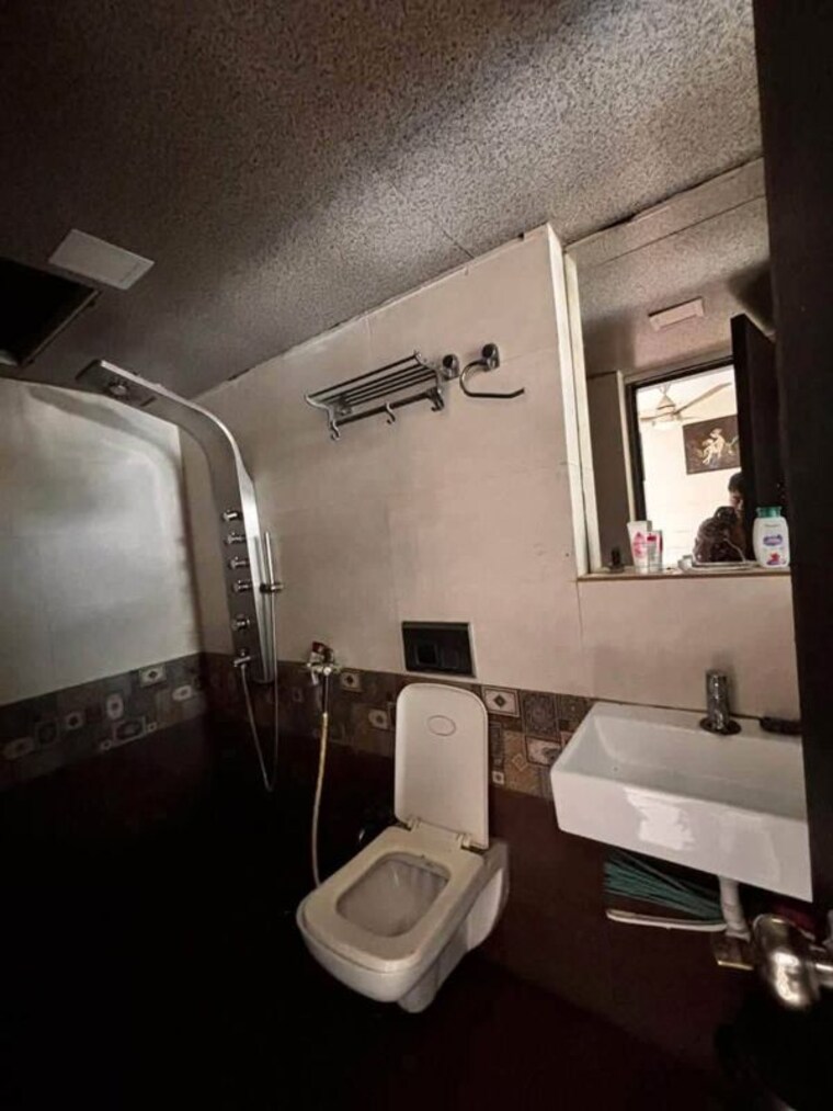 Bathroom, maharaja-retreat-chs 2 Bedroom 1400 Sq.Ft. Apartment In Goregaon East Mumbai 10645072