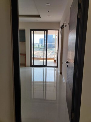 Room in 2.5 BHK Apartment at Aparna Zenon, Puppalaguda – for Rent