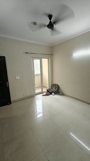 Room in 3 BHK Apartment at Paramount Floraville, Sector 137 – for Rent