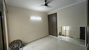 Room in 3 BHK Apartment at Paramount Floraville, Sector 137 – for Rent