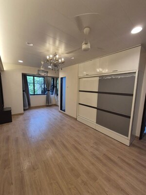 Room in 1 BHK Apartment at Breach Candy – for Rent