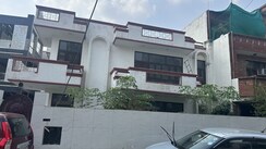 5 BHK + Prayer Room,Servant Room,Extra Room,Store Room Independent House For Sale in RWA Apartments Sector 39