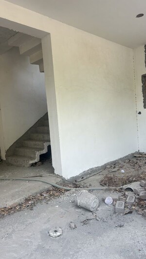 Room in 5 BHK Independent House at RWA Apartments Sector 39, Sector 39 – for Sale