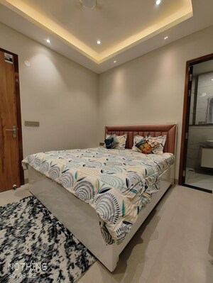 Bedroom in 4 BHK Builder Floor at Itc Silverglades Laburnum, Sector 28 – for Rent