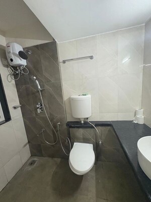 Team Area in 2 BHK Apartment at Worli – for Rent