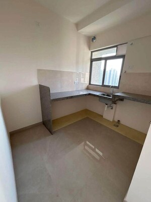 Room in 1 BHK Apartment at Piramal Vaikunth, Balkum Pada – for Rent