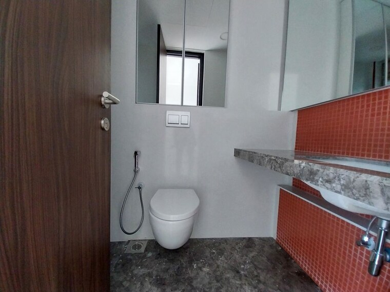 Bathroom, lodha-the-park 2 Bedroom 890 Sq.Ft. Apartment In Worli Mumbai 10645241