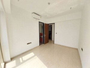 Room in 2 BHK Apartment at Lodha The Park, Worli – for Sale