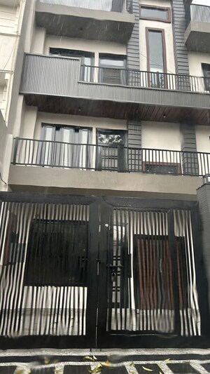 2 BHK Independent House For Sale in Sector 31
