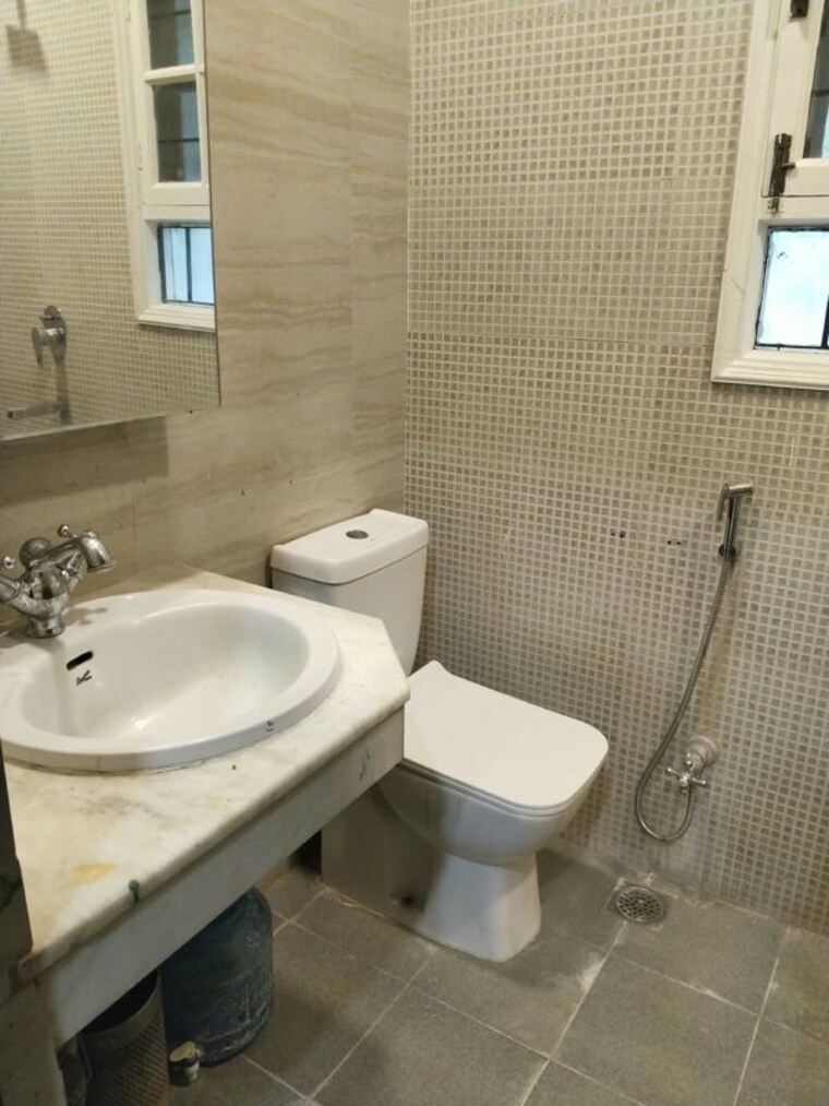 Bathroom, jan-pratinidhi-apartment 3 Bedroom 2200 Sq.Ft. Builder Floor In Sector 28 Gurgaon 10645300