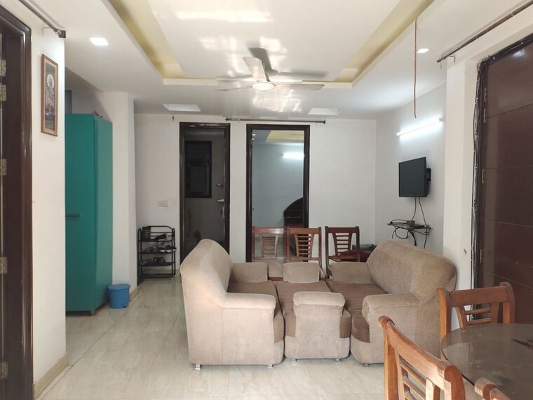 Living Room, freedom fighters enclave 3 Bedroom 1250 Sq.Ft. Builder Floor In Freedom Fighters Enclave Delhi 10645319