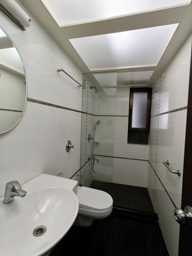 Bathroom, hiranandani-gardens-lake-castle 3 Bedroom 1300 Sq.Ft. Apartment In Powai Mumbai 10643305