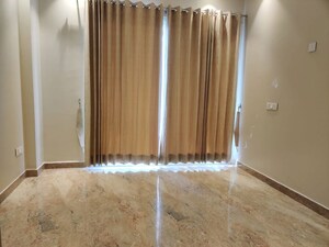 Furnished Amenities in 4 BHK Builder Floor at Queens Plaza, Sector 43 – for Rent