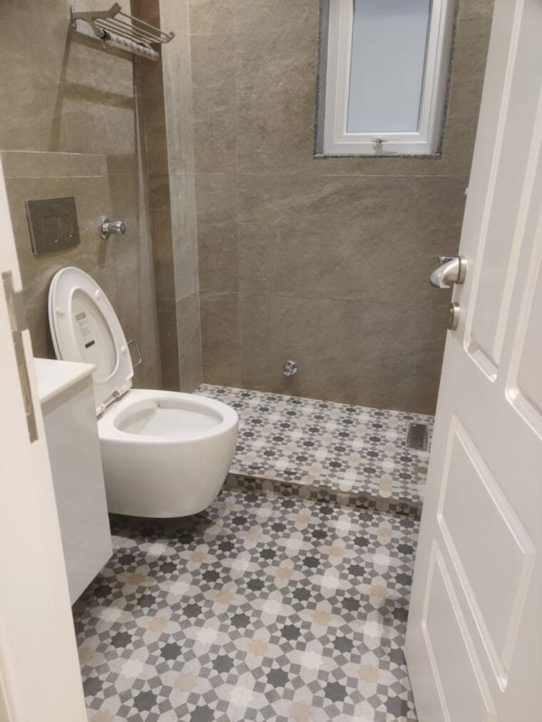 Bathroom, queens-plaza 4 Bedroom 2300 Sq.Ft. Builder Floor In Sector 43 Gurgaon 10645328