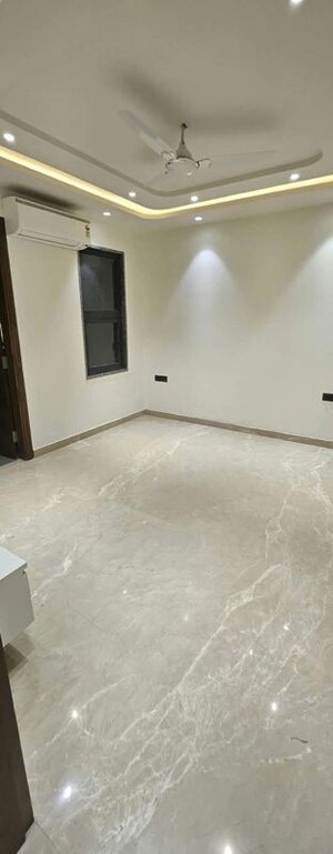 Room in 3 BHK Builder Floor at Sector 28 – for Rent