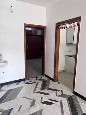 Room in 3 BHK Apartment at Sector 51 – for Rent