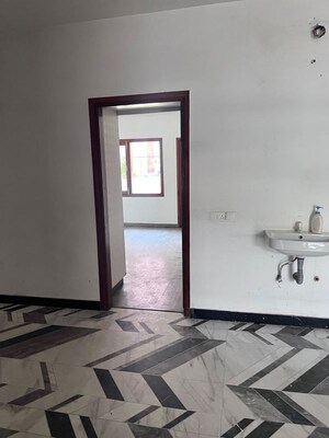 Room in 3 BHK Apartment at Sector 51 – for Rent