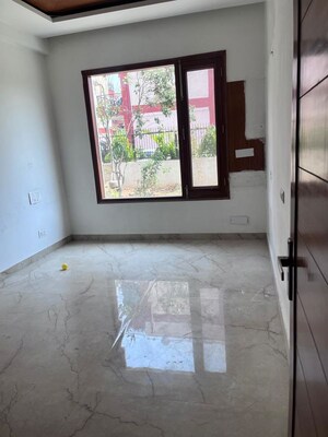 Room in 3 BHK Apartment at Sector 51 – for Rent