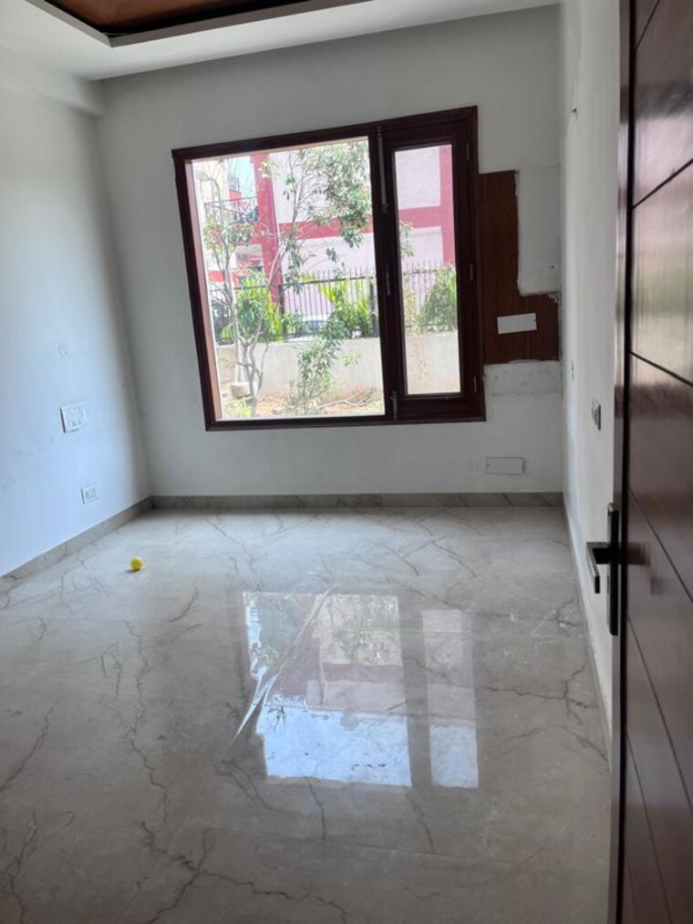 Room, sector 51 3 Bedroom 1800 Sq.Ft. Apartment In Sector 51 Chandigarh 10645333