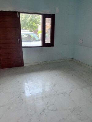 Room in 3 BHK Apartment at Sector 51 – for Rent